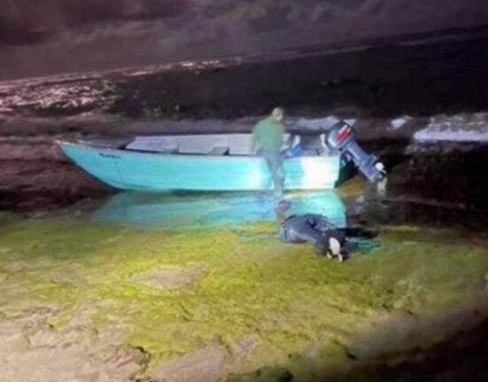 Autoridades de Puerto Rico rescatan a un numeroso grupo de balseros cubanos y de otras nacionalidades