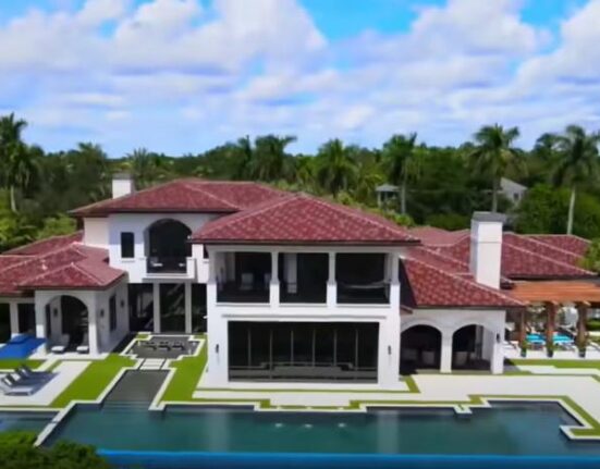 Pelotero cubano Luis Roble compra mansión en Florida por 12.5 millones de dólares