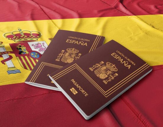 Desmontan red de falsificadores en España que hacían documentos a cubanos para residencia y nacionalidad
