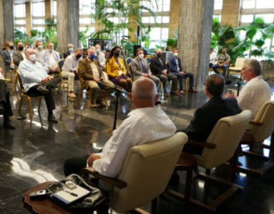 Congresistas norteamericanos interesados en oportunidades en el rubro agrícola para con Cuba viajan a la Isla a reunirse con funcionarios del régimen