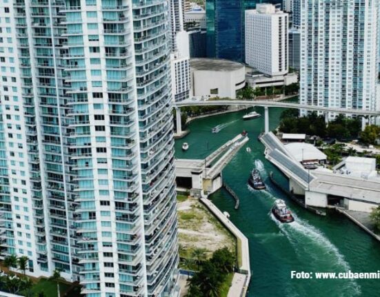 La ciudad de Miami va a cerrar los puentes levadizos sobre el río Miami debido a la tormenta Nicole