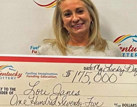 Una mujer de Kentucky en intercambio de regalos “Tu amigo secreto” en su trabajo y gana 175 mil dólares