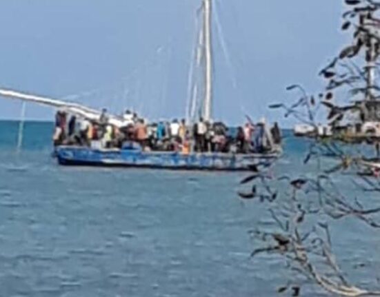 Inclemencia del tiempo impide que embarcación con 253 haitianos llegue a EE.UU. y se ven obligados a guarecerse en Cuba