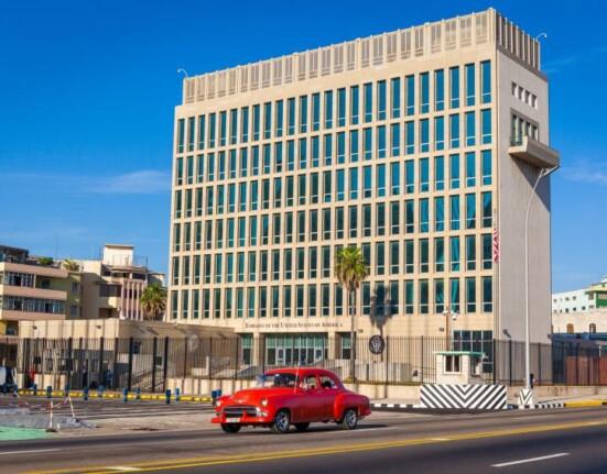 Embajada de Estados Unidos emite aviso para sus ciudadanos que viajan a Cuba debido al incremento de las tensiones