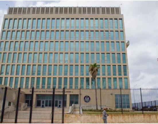 Embajada de Estados Unidos en Cuba advierte que las leyes de asilo no contemplan el alivio económico