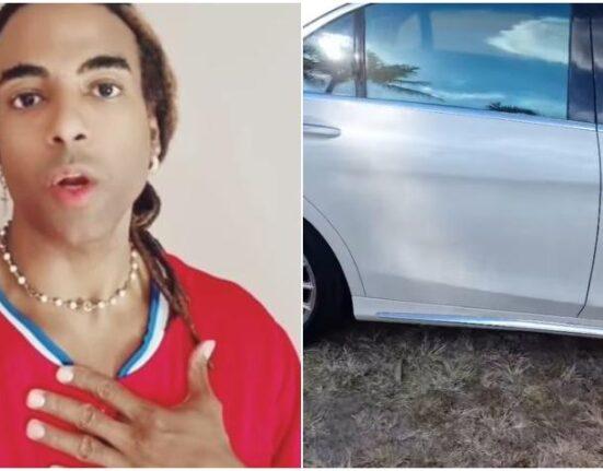 Rapero cubano Yotuel presume de su auto Mercedes Benz e invita a los cubanos a subir fotos de sus autos