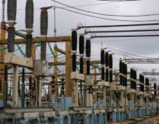 Cubanos se quedan sin servicio eléctrico desde Matanzas hasta Guantánamo, y la UNE alega que el apagón se debe a "un error humano"