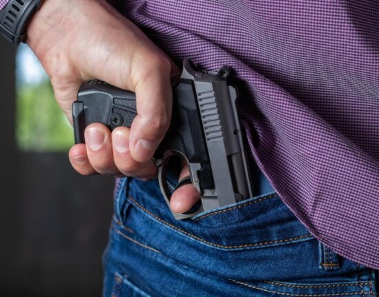 Presentan ley en Florida que permitiría portar armas ocultas sin necesidad de una licencia
