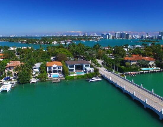 Mansión en Miami Beach bate récord de precio en la zona con $32 millones de dólares