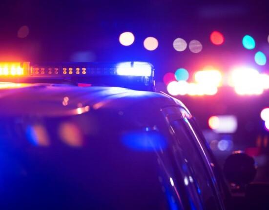 Policía investiga posible homicidio en Tampa de una joven madre que yacía muerta fuera de su vehículo y su hijo dormía dentro del mismo