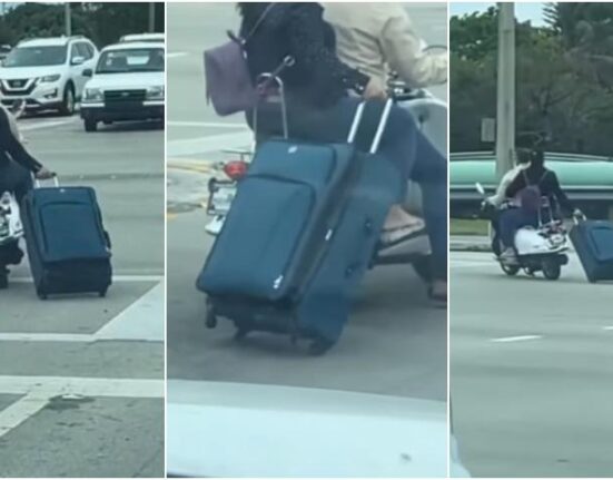 Video viral en las calles de Miami: Pareja lleva maletas desde una scooter