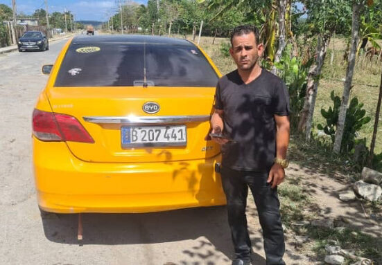 Asaltan a un taxista para robarle el automóvil en Boyeros, La Habana