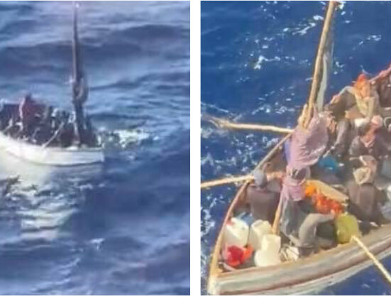 Balseros cubanos a bordo de precaria embarcación prefieren no ser rescatados por crucero, solo aceptaron agua y comida