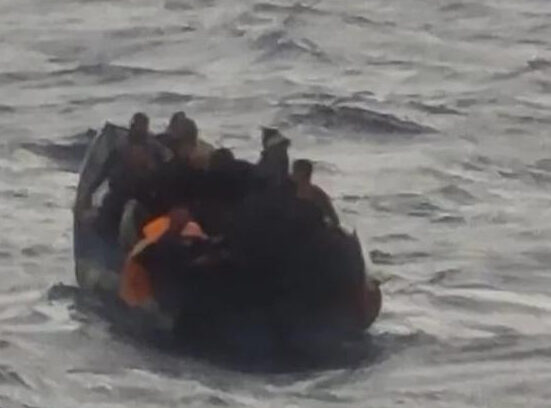 Llegan a San Juan, Puerto Rico, un grupo de balseros cubanos rescatados por un crucero