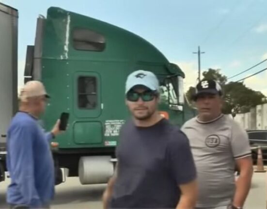 Más de 300 camioneros de Miami denuncian pagos atrasados