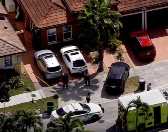 Policía encuentra a varias personas muertas en una casa en Miami Lakes