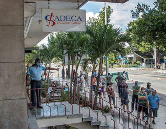 CADECA anuncia aceptará depósitos de dólares en efectivo en sus sucursales en toda la Isla