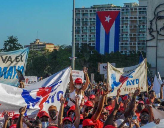 Posponen el desfile del 1 ro de mayo en toda Cuba, la prensa oficialista alega "por inclemencias del tiempo"