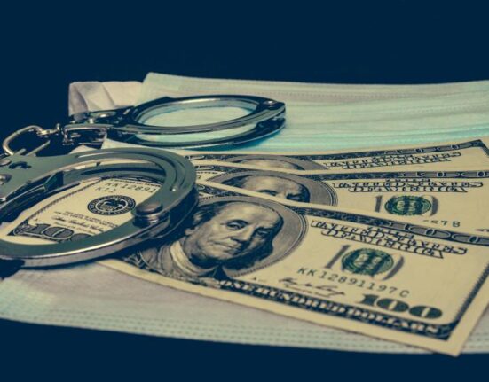 Un cirujano y un quiropractico en Miami sentenciado por un esquema de fraude al Medicare por 31 millones de dólares