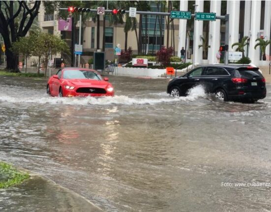 Ciudad de Miami ofrece aplicación móvil para reportar inundaciones