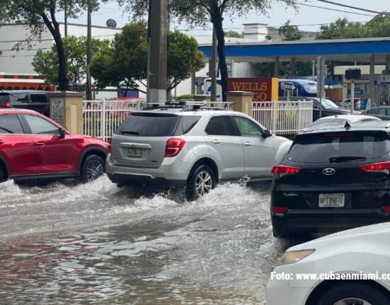 Alerta de inundación en Miami se mantendrá durante el todo el miércoles