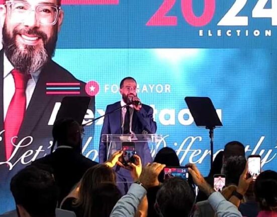 Con discurso en inglés y en español Otaola lanza oficialmente su campaña para la alcaldía de Miami-Dade