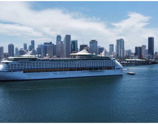 Arrestan a un hombre acusado de poner una cámara en el baño de un crucero Royal Caribbean en Miami