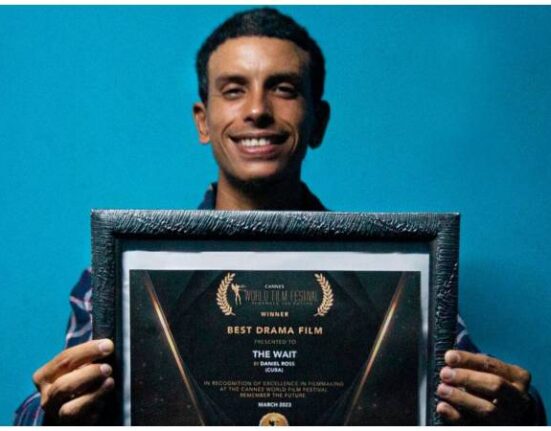 Artista cubano gana premio en Cannes world Film Festival y pide ayuda para recogerlo: “Feliz del premio y triste de que no tengo posibilidad de recogerlo desde Cuba”