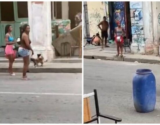 Cubanos cierran la calle Prado en La Habana para protestar