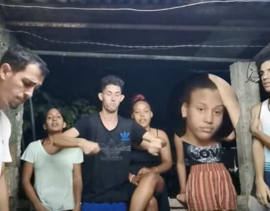 Se vuelve viral parodia de un grupo de jóvenes cubanos tratando el tema de la escasez en Cuba