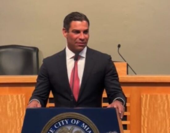 Alcalde de Miami Francis Suárez inscribe su candidatura para nominación republicana a la Presidencia de EE.UU.