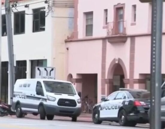 Al menos un muerto y dos mujeres heridas tras un tiroteo en Miami Beach