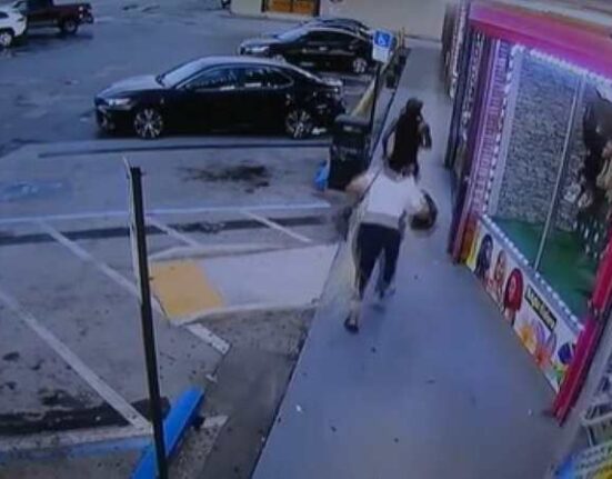 Policía en Miami Beach busca a un hombre y una mujer que se dedican a robar pelucas