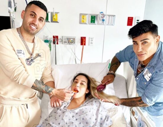 Lenier Mesa y Eduardo Antonio visitan a Srta Dayana en el hospital tras ser intervenida quirúrgicamente de urgencia
