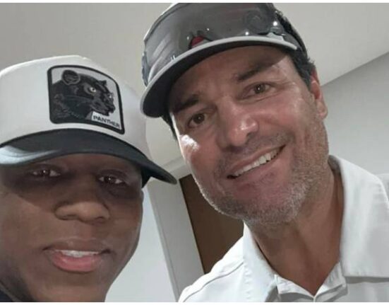 Boxeador cubano Yordenis Ugas se encuentra con Chayanne en su edificio en Miami: "Que persona más educada y agradable"