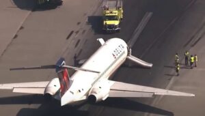 Delta Airline Plane Makes Emergency Landing Without Landing Gear