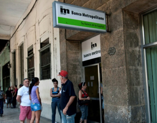 Bancos en La Habana sin efectivo: Miles de jubilados afectados por no poder cobrar sus pensiones