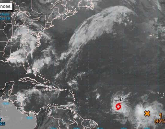 Se espera que la tormenta tropical Bret se fortalezca y amenaza al Caribe