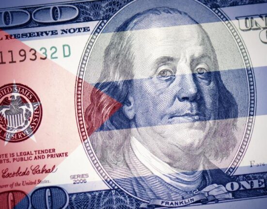 Este miércoles el dólar se consigue a 250 pesos en el mercado informal cubano