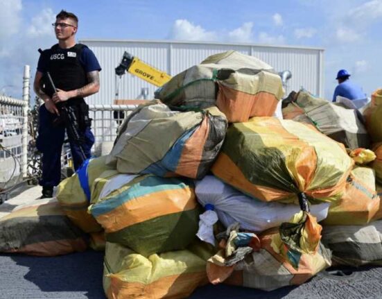 Guardia Costera descarga más de $186 millones en cocaína en Miami