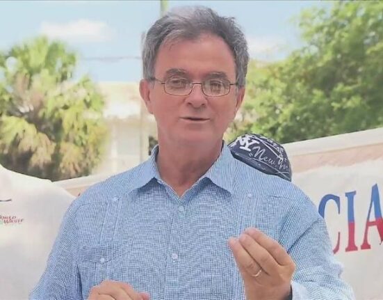 Juez de inmigración en Miami suspende orden de deportación a activista cubano Ramón Saúl Sánchez