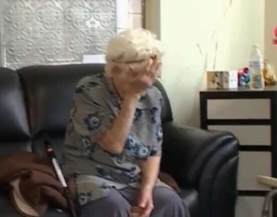 Anciana de 90 años vive en malas condiciones tras la caída del techo de su vivienda en la Pequeña Habana: "Estoy muy nerviosa"