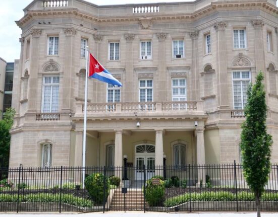 Régimen de Cuba denuncia ataque contra su embajada en Washington