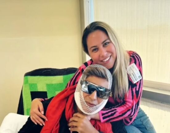 Srta Dayana visita a Eduardo Antonio en el hospital de Miami donde se recupera