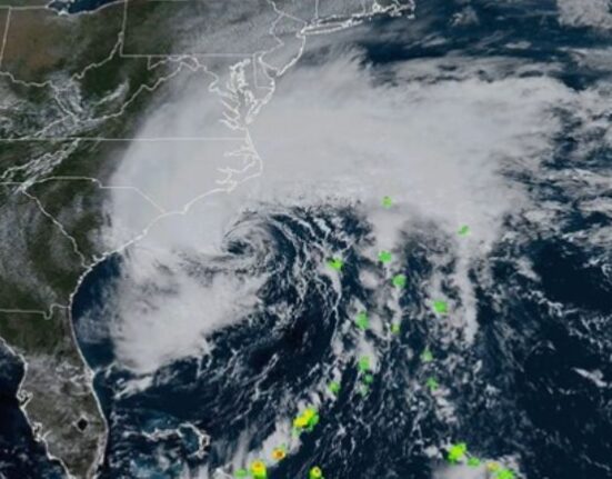 Se forma la tormenta tropical Ophelia frente a la costa este de Estados Unidos