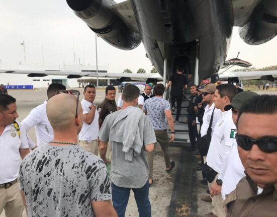 México deporta a otro grupo con 105 cubanos