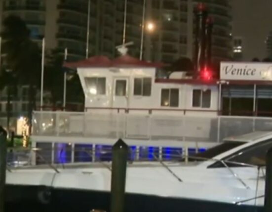 Se desacopla del muelle un crucero en Fort Lauderdale y choca contra otros barcos