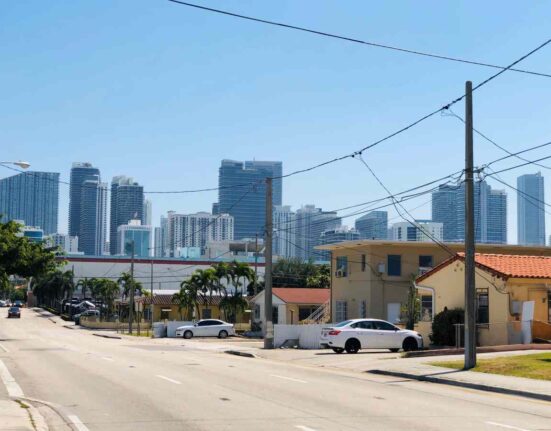 Inauguran dos edificios con viviendas asequibles en la Pequeña Habana de Miami
