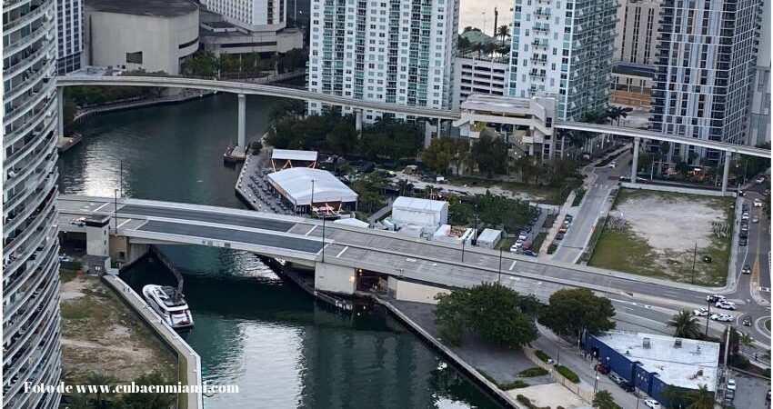 puente-south-miami-ave-rio