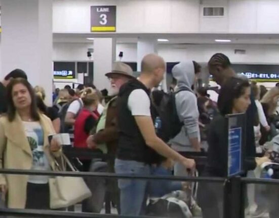 miami-aeropuerto-escalera